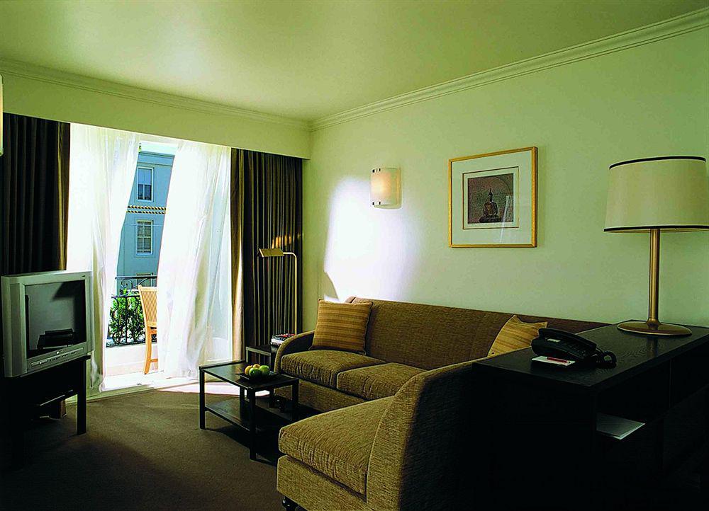 The Lyall Hotel Melbourne Room photo